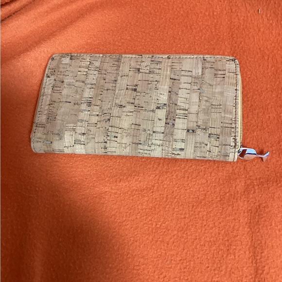 Woman’s wallet - Picture 1 of 5